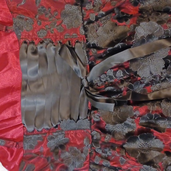 DOLLSKILL SUGAR THRILLS 1X BURGUNDY/ BLACK FLOWER APPLIQUES OVERLAY FULLY LINED - Picture 8 of 15